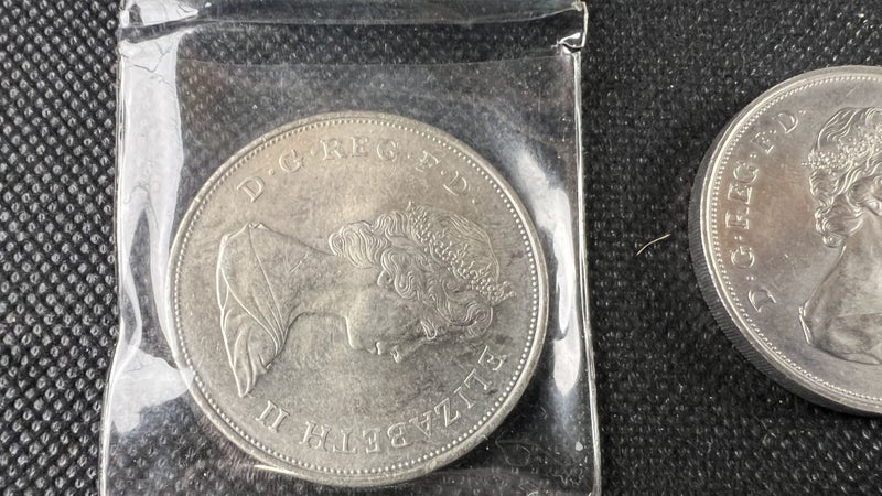 Group of Six Different Great Britain Large One Crown Coins - Lot E356 Carousel 10