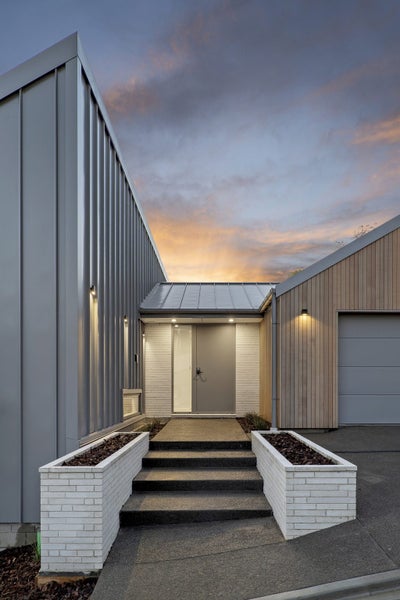 Image 2 of 20