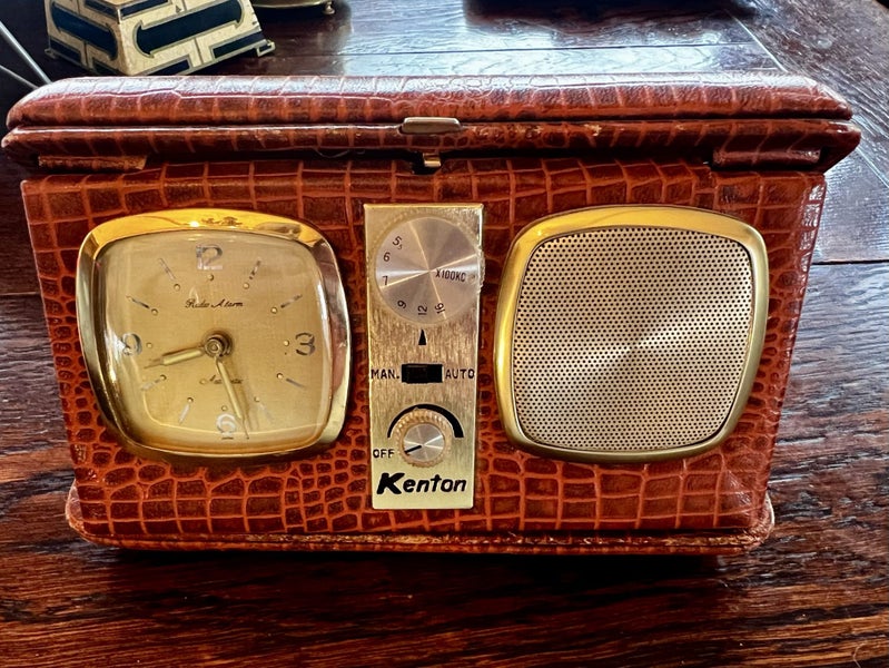 Vintage Retro Leather Cased Travel Clock/Radio Carousel 1