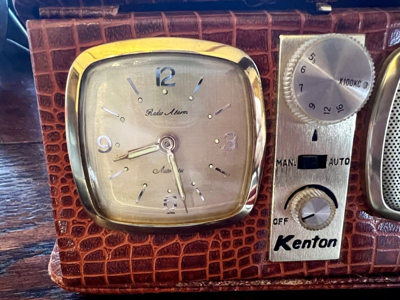 Vintage Retro Leather Cased Travel Clock/Radio Carousel 2