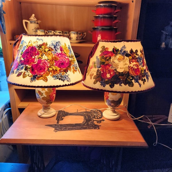 2 beautiful lamps Carousel 1