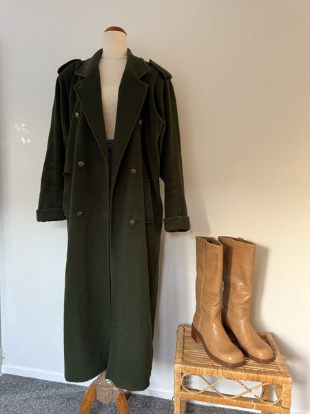 La Vogue Wool Coat Carousel 1