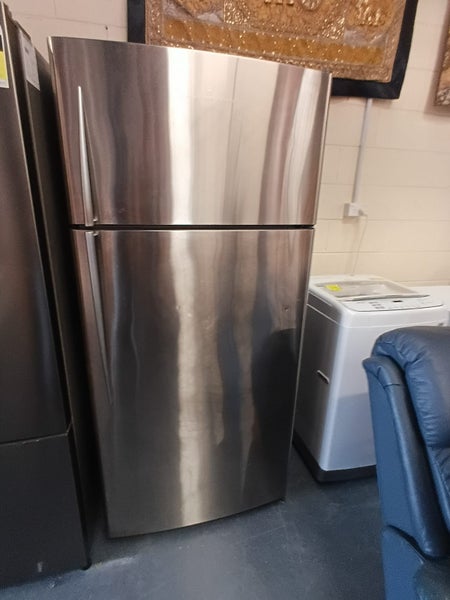 1104 EXTRA WIDTH F/P FRIDGE FREEZER Carousel 1