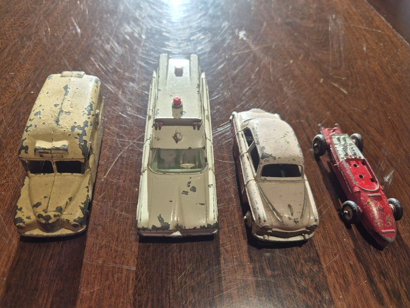 Dinky Toys x4 Carousel 1
