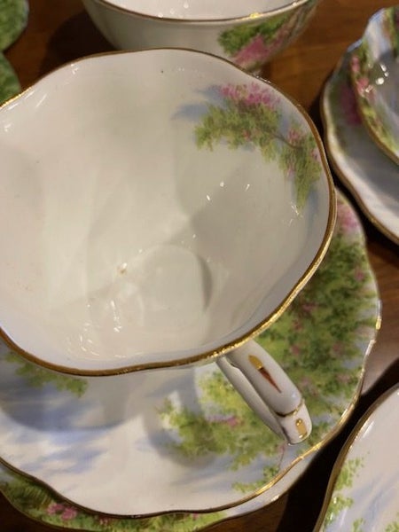 Royal Albert - Trios, Sugar Bowl and Platter62863856017281114