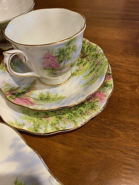 Royal Albert - Trios, Sugar Bowl and Platter62863856017281111