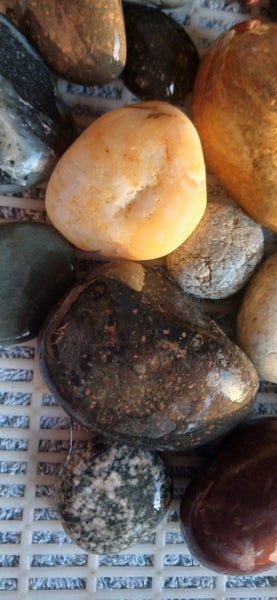 2.9 kg stones for rock tumblers. Lot 4 Carousel 2
