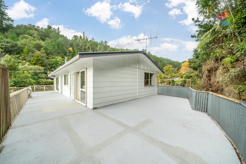 Image 3 of 28