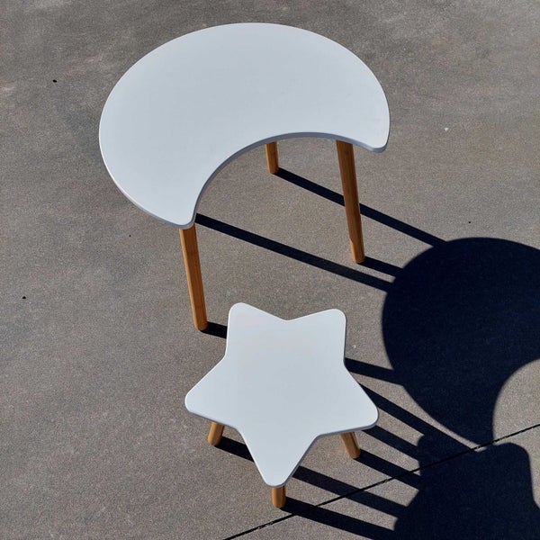 Childs table and chair Carousel 1