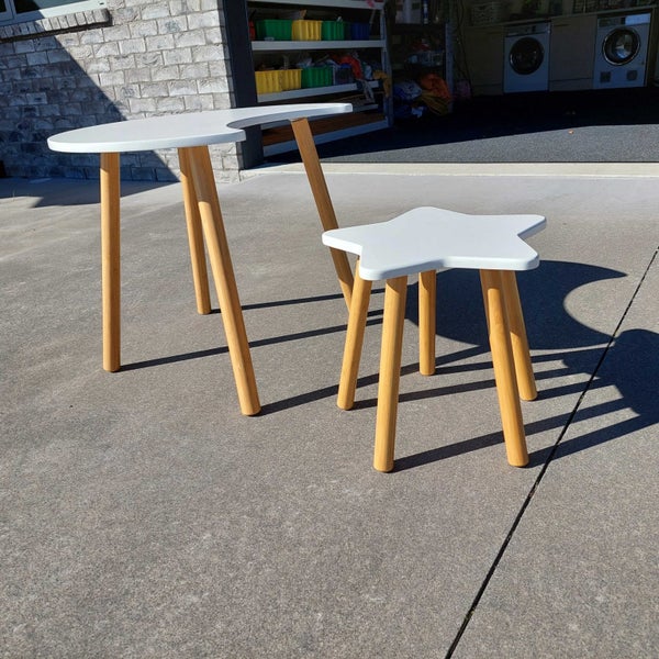 Childs table and chair Carousel 2