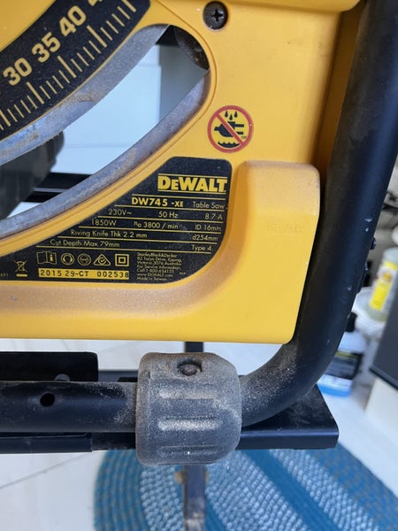 DeWalt DW745 Table Saw and stand Carousel 1