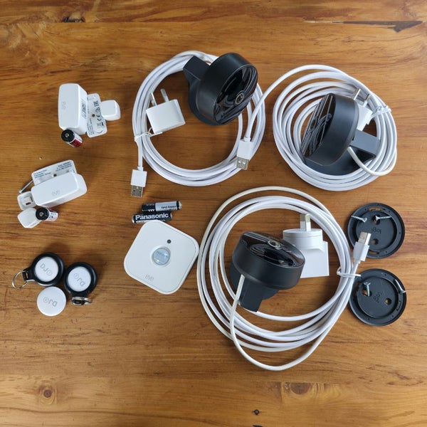 Apple HomeKit Smart Security Bundle – 3x Cameras + Sensors + Air Tags Carousel 1