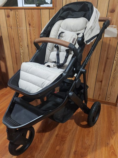 Edwards &Co Oscar Mx Pram with extras Carousel 2