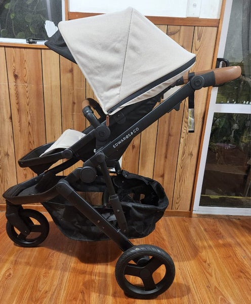 Edwards &Co Oscar Mx Pram with extras Carousel 1