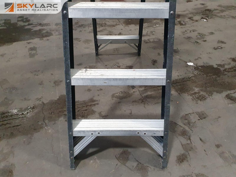 Industrial Stepladder Carousel 2