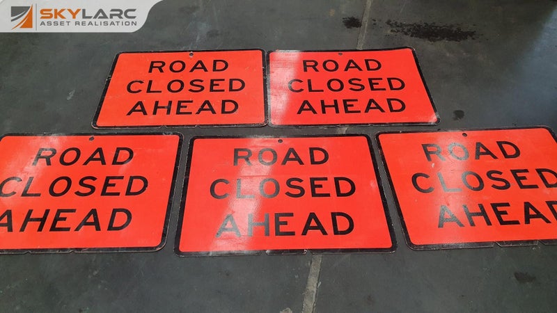5 Aluminium Reflective Orange ROAD CLOSED AHEAD Signs Carousel 1