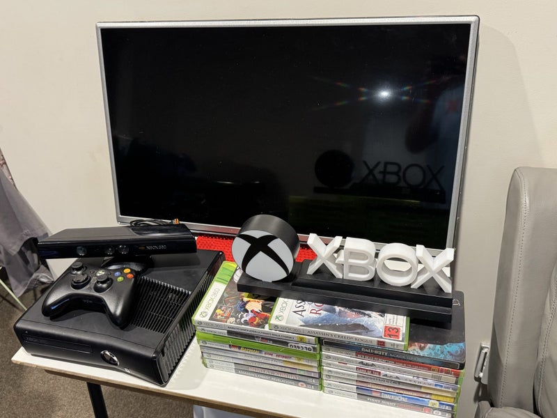 Xbox 360 + Games + 32” LG TV Carousel 1