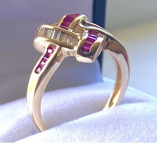 Vintage 14 Kt Yellow Gold Knot Style Ring 16 Baguette cut Rubies/ Diamond Ring Carousel 2