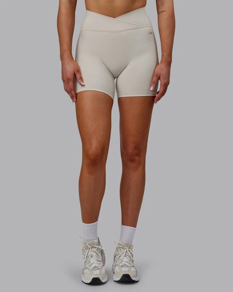 LSKD Size M Sara Strike Cross Over Waist mid Short Shale Beige Carousel 1
