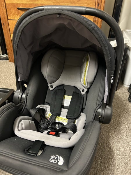 Baby Jogger Car seat and base Carousel 1
