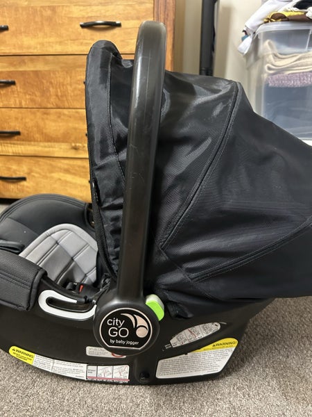 Baby Jogger Car seat and base Carousel 2