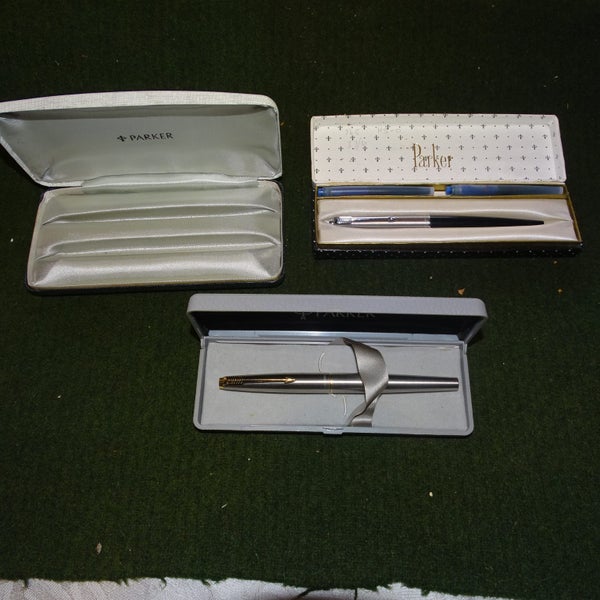 Vintage Parker Pens and Boxes . ......... Auction is for the lot Carousel 1