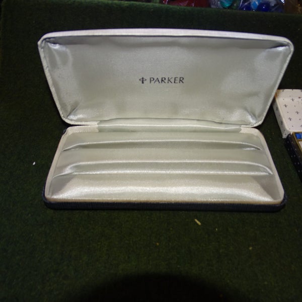 Vintage Parker Pens and Boxes . ......... Auction is for the lot Carousel 2