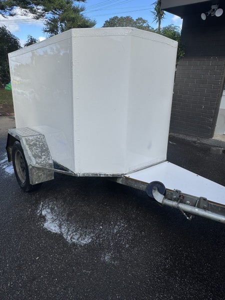 Shuttle trailer Carousel 14