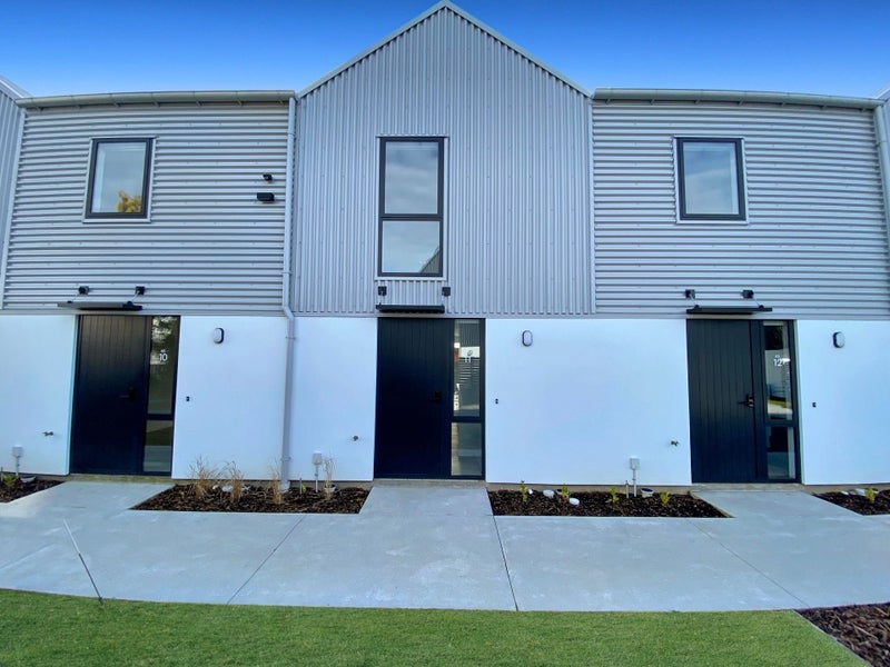 Image 1 of 20