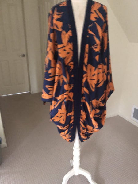 Augustine kimono Carousel 1