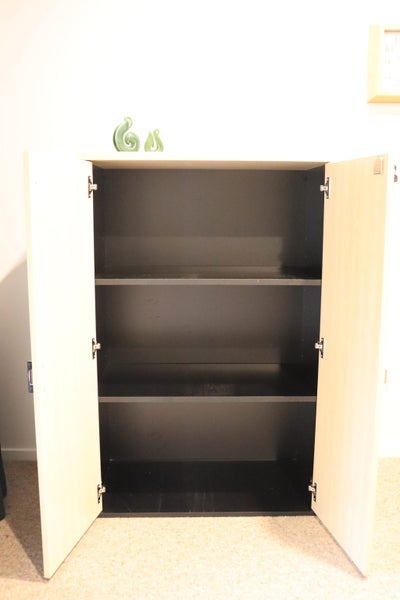LOCKABLE STORAGE CABINET / CUPBOARD. Carousel 4