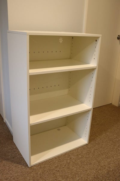 SET OF WHITE SHELVES. ( 1 of 2 I have listed) Carousel 1