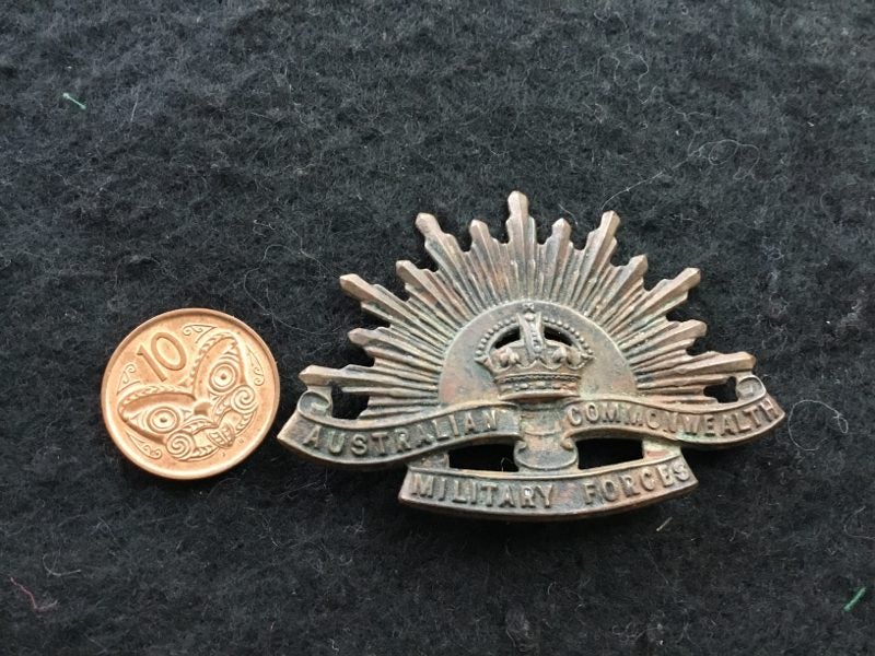 WW1 KG Luke Australia hat badge 1904 pattern Carousel 3