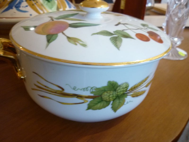 ROYAL WORCESTER EVESHAM TUREEN/OVENWARE.63612131647491110