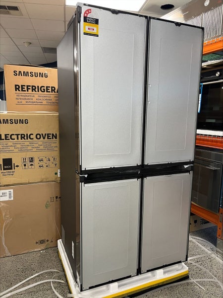 Samsung 647L BESPOKE French Door Refrigerator with Customisable Door Panels Carousel 5