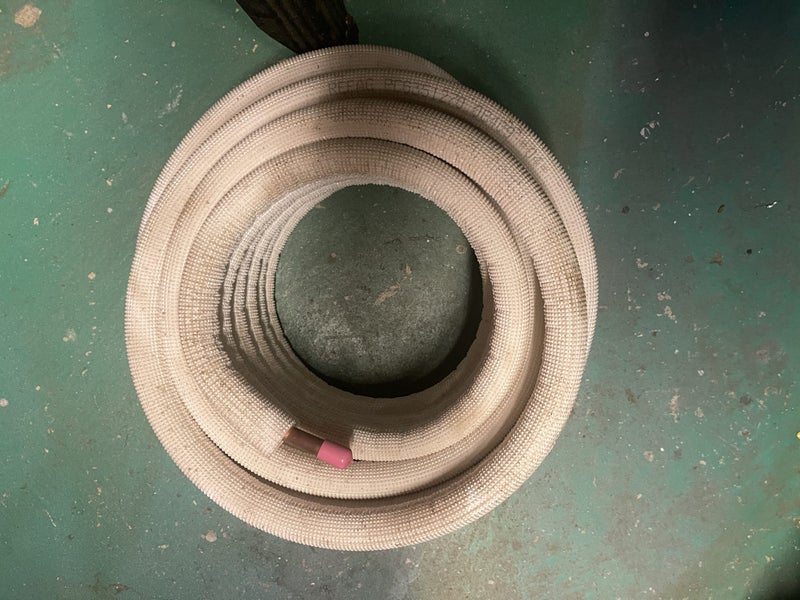 Air conditioning copper pipes (pr) 1/4 &3/8" insulated Carousel 1