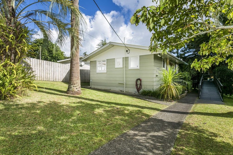 Image 3 of 18