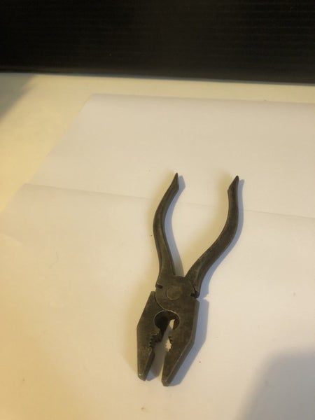 Pliers Carousel 1