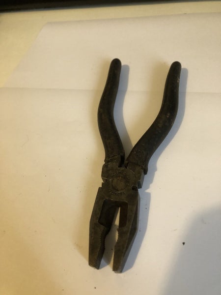 Pliers Carousel 1