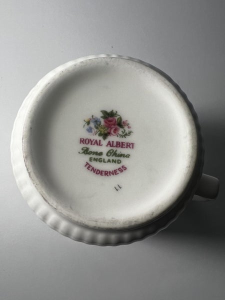 +ROYAL ALBERT COFFEE CAN/CUP- tenderness62863855933059112