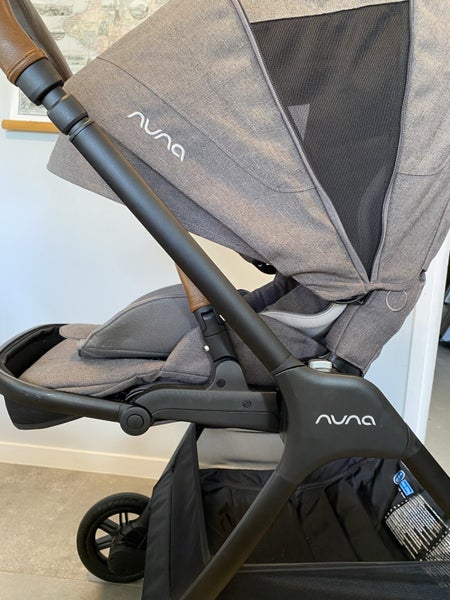 Nuna Triv Pram Carousel 1