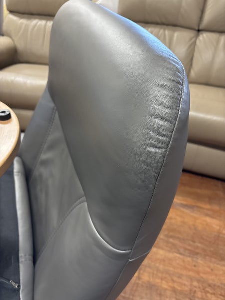 Stressless® Consul Large Leather Recliner - Classic Base Carousel 20