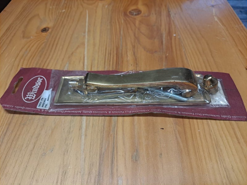 Windsor brass front entrance door knocker (polished) Carousel 2