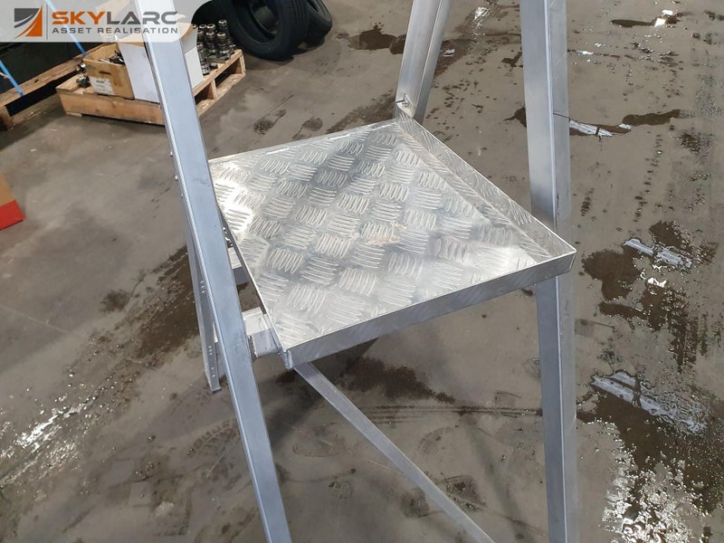 3 Step Aluminum Platform Ladder Carousel 2