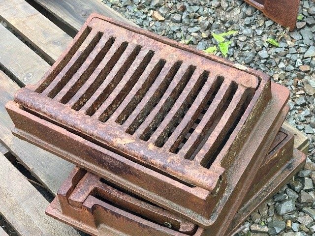 Drainage Frame & Grate 300x450 Carousel 1