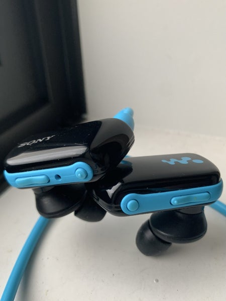 Sony W Series Waterproof MP3 4GB Walkman (Blue) Carousel 2
