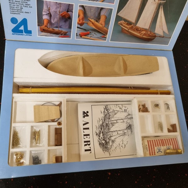 Alert Model Boat set Carousel 3