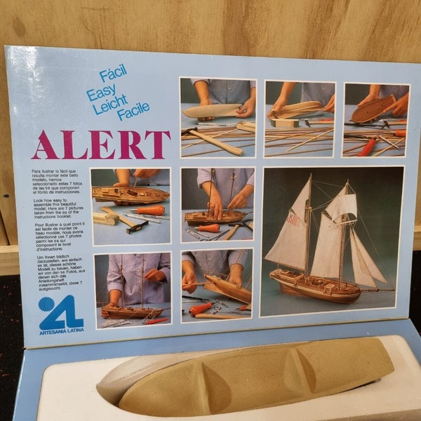 Alert Model Boat set Carousel 2