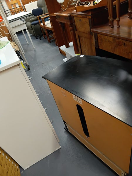 1126 TV STAND Carousel 6