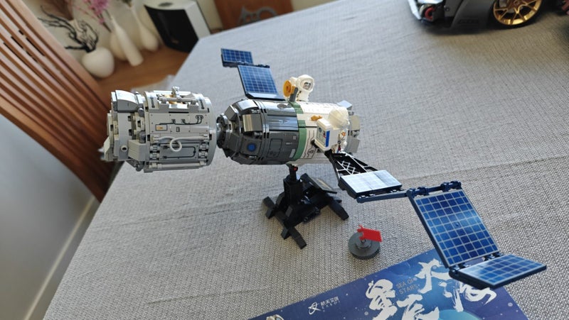Sembo Space Station / Satelite Blocks Toy 203302 788 PCS As New Carousel 2